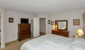 111 Cottonwood Ln, Agawam, MA 01001