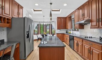 8 Marion Ave, Andover, MA 01810