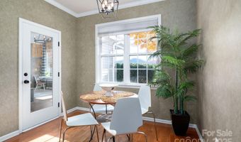 207 Farm Creek Dr E, Asheville, NC 28806