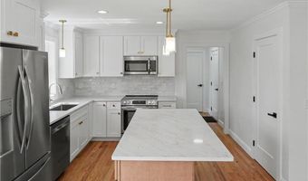 18 Tacoma St, Cranston, RI 02920