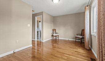 27 Country Hill Rd, Nashua, NH 03063