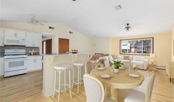 40 ROCKCREST Dr, Cranston, RI 02920