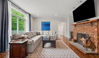518 Hoyt St, Darien, CT 06820