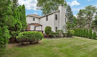 28 Loudon Pkwy, Albany, NY 12211