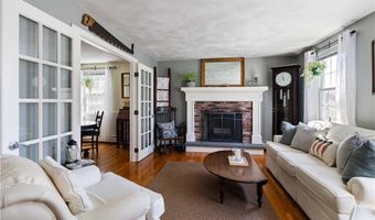 43 Academy Ave, Bristol, RI 02809