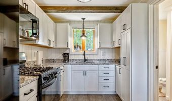 81 Mud Pt S, Alburgh, VT 05440