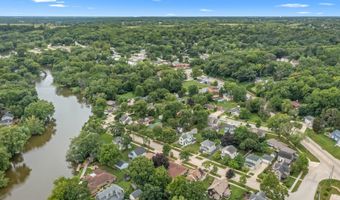 27 Center St, Algonquin, IL 60102
