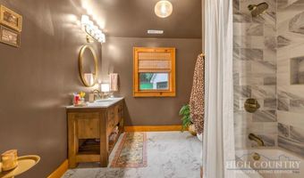 165 Leighway Ln, Banner Elk, NC 28604