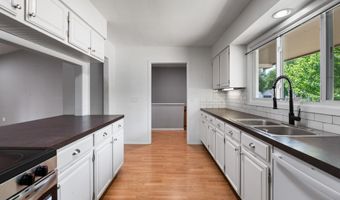 4034 Danbury St, Bel Aire, KS 67220