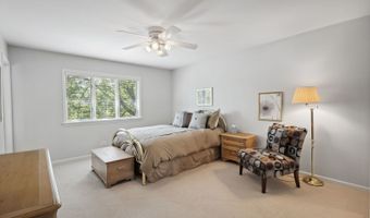 1923 N Carlyle Pl, Arlington Heights, IL 60004