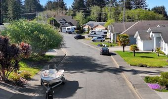 6923 OAKWOOD Ct, Brookings, OR 97415
