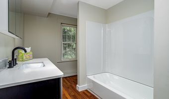 4 Main St, Ashburnham, MA 01430