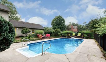 2197 Knollpoint Dr NE, Ada, MI 49301