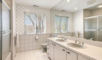 125 Woodruff Ave, Narragansett, RI 02882