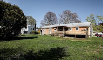 7 Smithfield Dr, Middletown, RI 02842