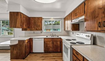 749 1ST St, Brookings, OR 97415