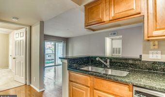 3305 WYNDHAM Cir 156, Alexandria, VA 22302