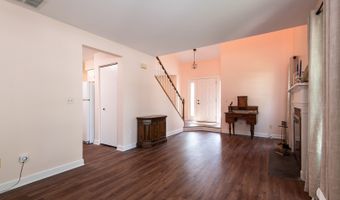 2452 E Hunter Dr, Arlington Heights, IL 60004