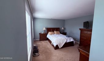 6 Spring St, Beachwood, NJ 08722