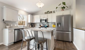 10902 Woodedge Dr, Allendale, MI 49401