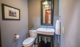 5306 Arapahoe Ln, Madison, WI 53704