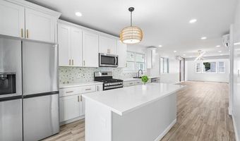 1 B SISSON Ct, Bayonne, NJ 07002