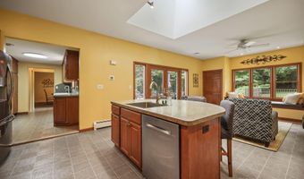 13 Swartzel Dr, Middletown, NJ 07748