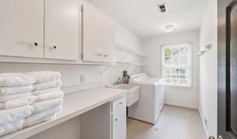 7556 PEPPERELL Dr, Bethesda, MD 20817