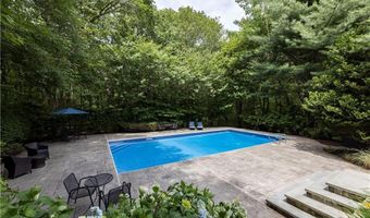 258 Woodridge Dr, North Kingstown, RI 02874