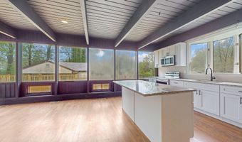 49 Gilbert Ave, Bloomfield, CT 06002