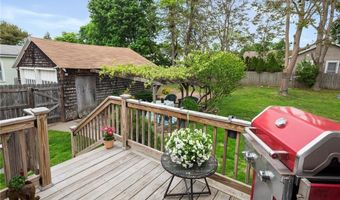 25 Renfrew Ave, Middletown, RI 02842
