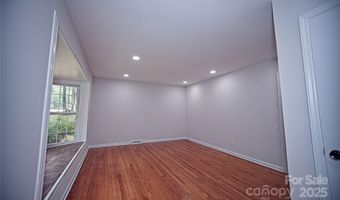 6212 Snowcrest Ct, Charlotte, NC 28212