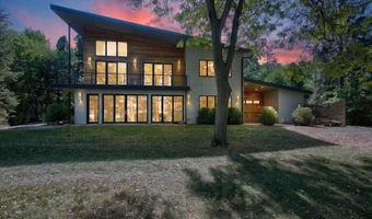 4061 Thornoaks Dr, Ann Arbor, MI 48104