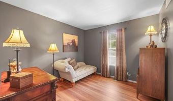 6 Waverly Ct, Algonquin, IL 60102