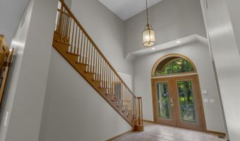 2 Echowood Dr, Algonquin, IL 60102