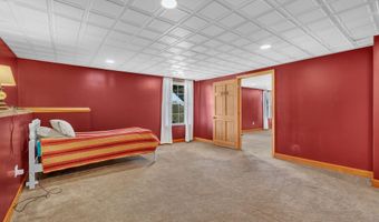 40 Hillview Dr, Bangor, ME 04401