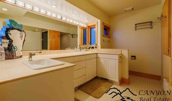 40 Castle Rock Rd, Cody, WY 82414
