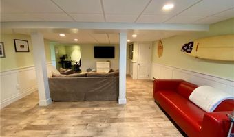 182 Newport Ave, Middletown, RI 02842
