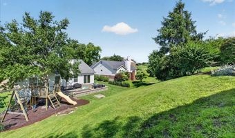 918 Claybend Dr, Ballwin, MO 63011