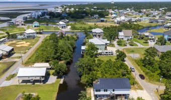 825 Larkspur Ln, Bay St. Louis, MS 39520