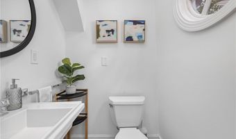 28 John St, Newport, RI 02840