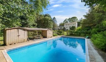 20 Adirondack Dr, East Greenwich, RI 02818