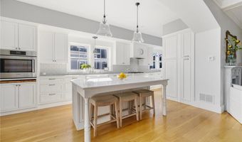 131 Eustis Ave, Newport, RI 02840