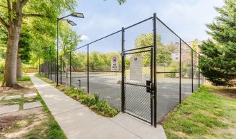 2725 S WALTER REED Dr B, Arlington, VA 22206