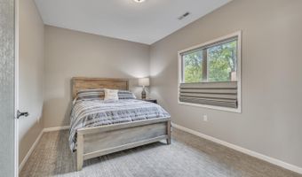 905 Emerald Pines Dr, Arnolds Park, IA 51331