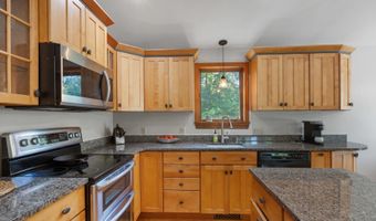 4 Cross Rd, Brookline, NH 03033