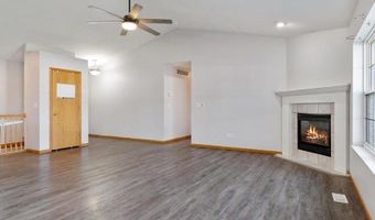 1415 Deerfield Dr, North Liberty, IA 52317