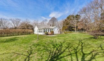 91 Hedges Ln, Amagansett, NY 11937