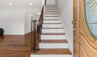 14 Evans Ave, Albertson, NY 11507