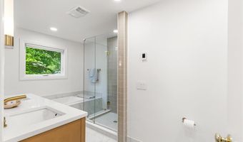 19 Preston Dr, Barrington, RI 02806